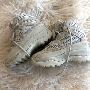 Like New Authentic Toddler Yeezy x Adidas desert boot “salt” 6K